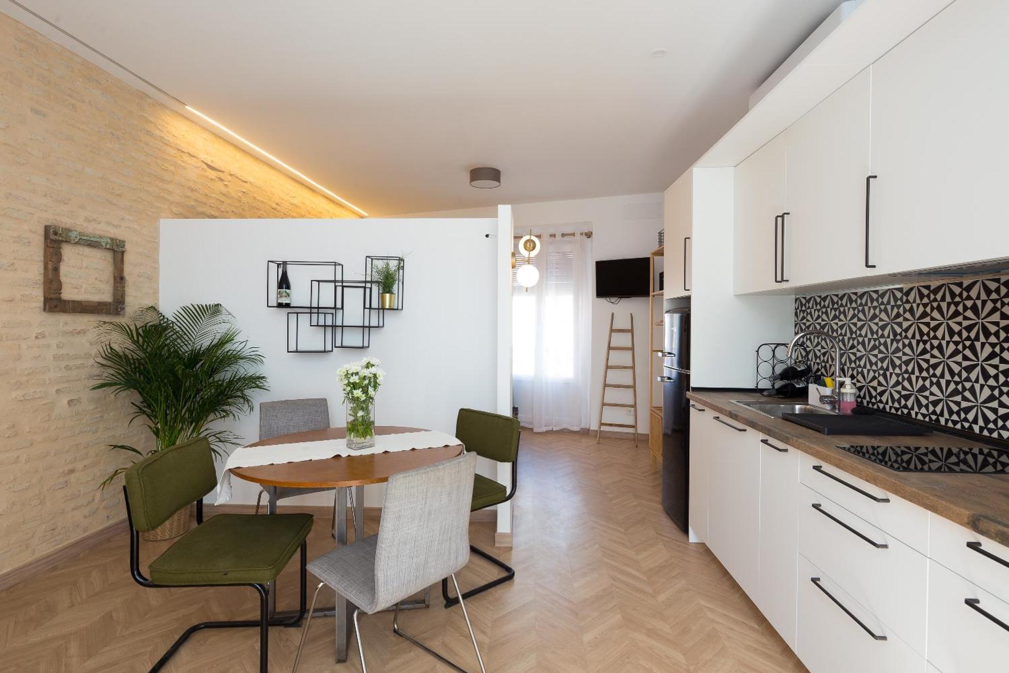 Center Apartment Fully Eqquiped Opcional Breakfast Sevilla Buitenkant foto